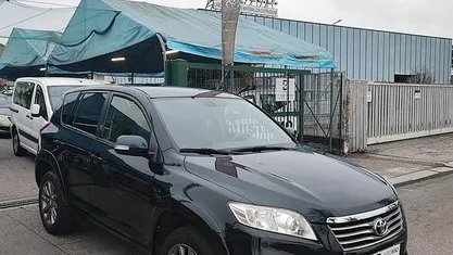 Usata Toyota RAV4 Lounge 150 CV (110 kW) 2013 Nero SUV