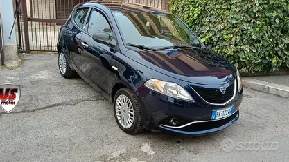 Usata Lancia Ypsilon Gold 69 CV (50 kW) 2017 Blu Utilitaria