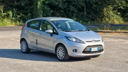 Usata Ford Fiesta 60 CV (44 kW) 2011 Grigio Berlina