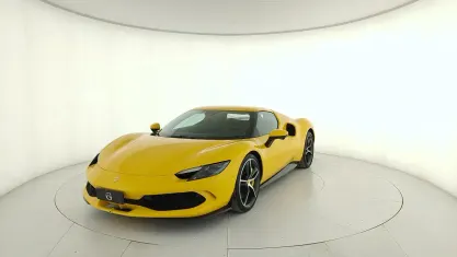 Usata Ferrari 296 664 CV (488 kW) 2022 Giallo modena Coupé