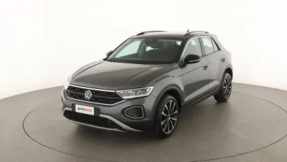 Usata VW T-Roc Life 150 CV (110 kW) 2023 Grigio SUV