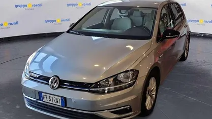 Grigio Usata 2020 VW Golf VIII Trendline Tre volumi | 15.900 €