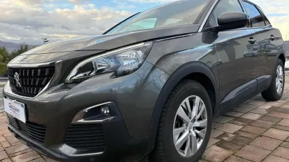 Usata Peugeot 3008 Business-Line 120 CV (88 kW) 2018 Grigio SUV