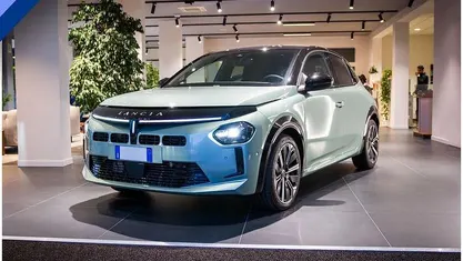 Verde Nuova 2025 Lancia Ypsilon Utilitaria | 20.450 € (Buon prezzo)