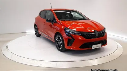 Usata Renault Clio V Techno 101 CV (74 kW) 2024 Arancione Utilitaria