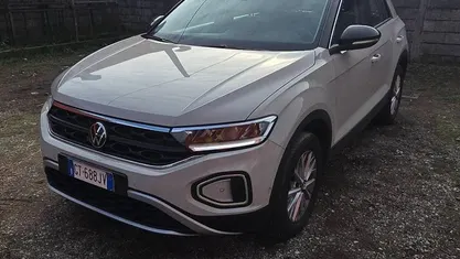 Usata VW T-Roc Life 110 CV (80 kW) 2024 Beige SUV
