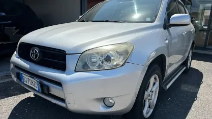 Usata Toyota RAV4 Luxury 136 CV (100 kW) 2007 Grigio SUV