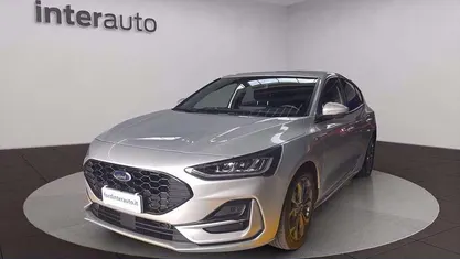 Argento metallizzato Usata 2024 Ford Focus ST-Line Tre volumi | 21.490 € (Buon prezzo)