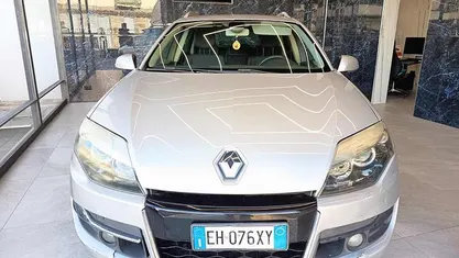 Usata Renault Laguna III 150 CV (110 kW) 2011 Grigio Berlina