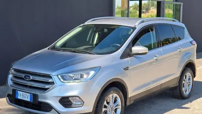 Usata Ford Kuga Titanium 120 CV (88 kW) 2018 Grigio SUV