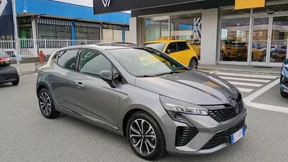 Grigio Usata 2025 Renault Clio V Techno Due volumi | 17.500 € (Cara)