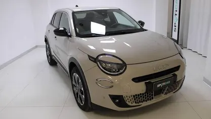 Occasion Fiat 600 136 ch (100 kW) 2025 Beige SUV