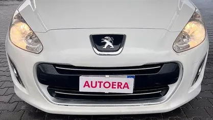 Usata Peugeot 308 Active 93 CV (68 kW) 2013 Berlina