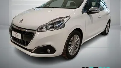 Bianco Usata 2018 Peugeot 208 Allure Due volumi | 9900 € (Buon prezzo)