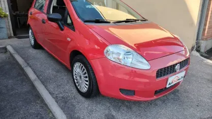 Usata Fiat Grande Punto Dynamic 65 CV (47 kW) 2007 Rosso metallizzato Utilitaria