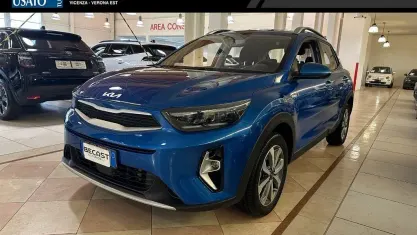 Begagnad Kia Stonic Urban 101 HK (74 kW) 2024 Blå SUV