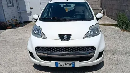 Usata Peugeot 107 68 CV (50 kW) 2010 Bianco Utilitaria