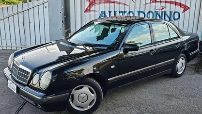 Usata 1997 Mercedes E200 Classic Tre volumi | 2990 € (Buon prezzo)