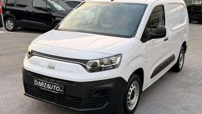 Usata Fiat Doblò 102 CV (75 kW) 2023 Bianco pastello Monovolume