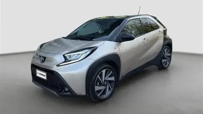Usata Toyota Aygo X Lounge 72 CV (52 kW) 2024 Oro SUV