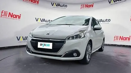 Bianco Usata 2018 Peugeot 208 Active Due volumi | 8350 € (Buon prezzo)