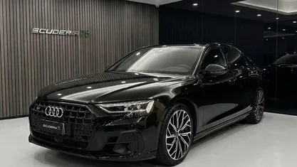 Usata Audi S8 Ambiente 571 CV (419 kW) 2023 Nero brillante Berlina