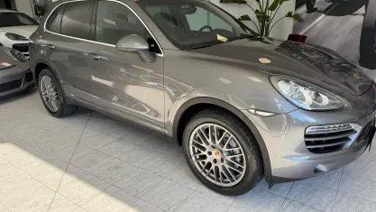 Usata Porsche Cayenne 245 CV (180 kW) 2013 Grigio SUV