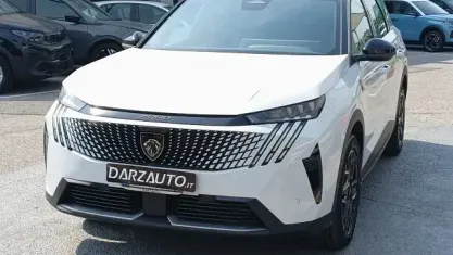 Usata Peugeot 5008 GT 136 CV (100 kW) 2025 Bianco okenite pastello SUV