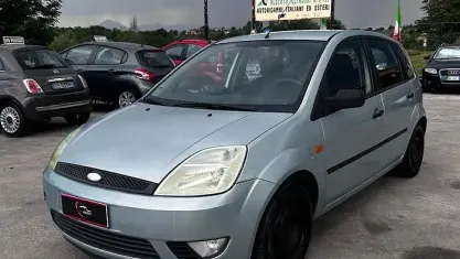 Usata Ford Fiesta Ghia 68 CV (50 kW) 2005 Bluazzurro Utilitaria