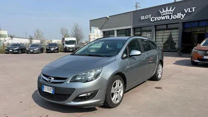 Usata Opel Astra 140 CV (102 kW) 2015 Grigio Station wagon