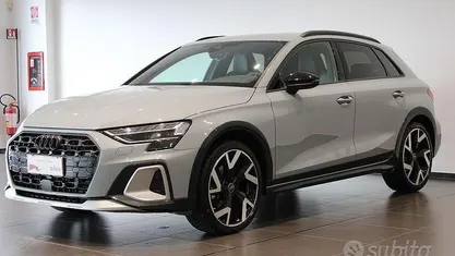 Usata 2024 Audi A3 Comfort Tre volumi | 42.500 €