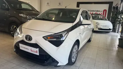 Usata Toyota Aygo Connect Style 72 CV (52 kW) 2021 Bianco Utilitaria