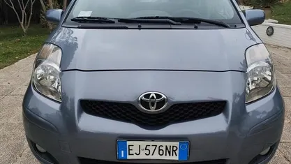 Grigio Usata 2011 Toyota Yaris Sol Tre volumi | 6790 € (Buon prezzo)