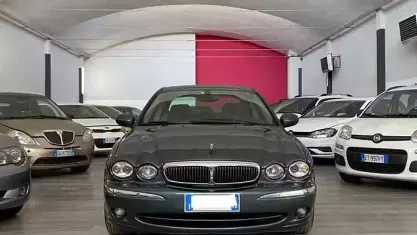 Usata Jaguar X-type Executive 196 CV (144 kW) 2001 Grigio Berlina