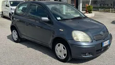 Grigio Usata 2004 Toyota Yaris Tre volumi | 1490 € (Super prezzo)