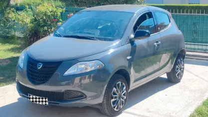 Usata Lancia Ypsilon 80 CV (58 kW) 2015 Grigio Utilitaria