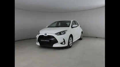 Bianco Usata 2022 Toyota Yaris Hybrid Business Edition Tre volumi | 16.800 € (Buon prezzo)