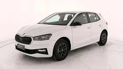 Bianco luna metallizzato Usata 2025 Skoda Fabia Tre volumi | 17.900 € (Buon prezzo)