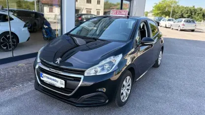Usata Peugeot 208 Active 102 CV (75 kW) 2019 Nero Utilitaria