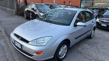 Usata Ford Focus Ghia 101 CV (74 kW) 2001 Grigio Berlina