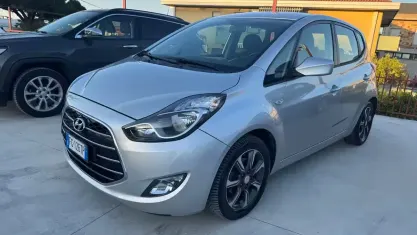 Usata Hyundai ix20 Comfort 88 CV (64 kW) 2016 Grigio Utilitaria