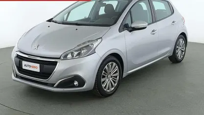 Usata Peugeot 208 Active 82 CV (60 kW) 2018 Argento Utilitaria
