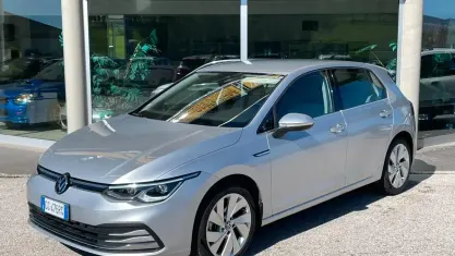 Usata VW Golf VIII Style 150 CV (110 kW) 2021 Argento Berlina