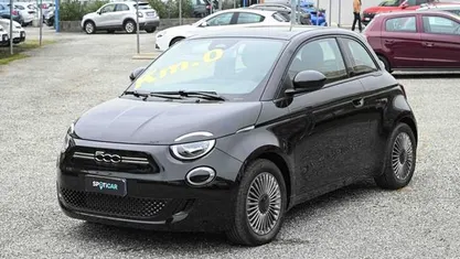 Nero Usata 2023 Fiat 500e Due volumi | 18.900 € (Buon prezzo)