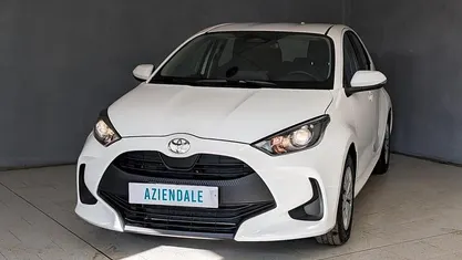 Usata Toyota Yaris Hybrid Active 92 CV (67 kW) 2025 Bianco Berlina