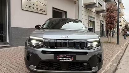 Begagnad Jeep Avenger Summit 61 kW (84 HK) 2024 Grå SUV