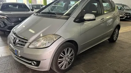 Usata Mercedes A180 Elegance 109 CV (80 kW) 2010 Grigio Berlina