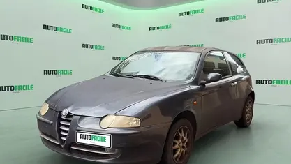 Usata Alfa Romeo 147 120 CV (88 kW) 2002 Grigio Utilitaria