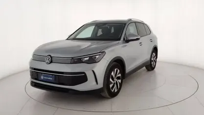 Usata VW Tiguan Life 204 CV (150 kW) 2024 Grigio metallizzato SUV
