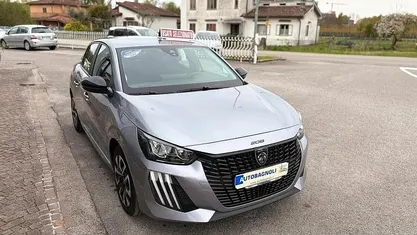 Usata Peugeot 208 Style 101 CV (74 kW) 2025 Grigio Utilitaria